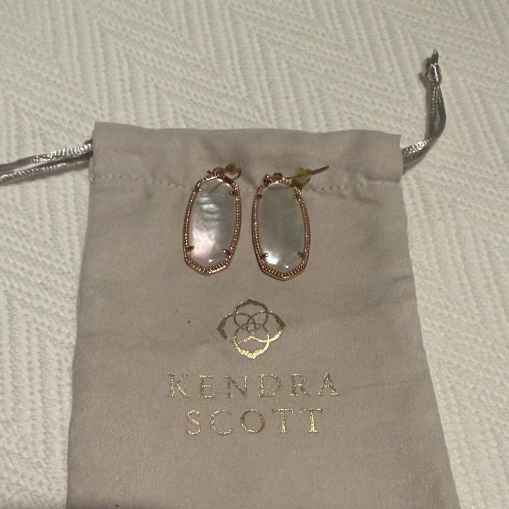 Kendra Scott Elle Rose Gold Drop Earrings in Cream Opaque Glass
